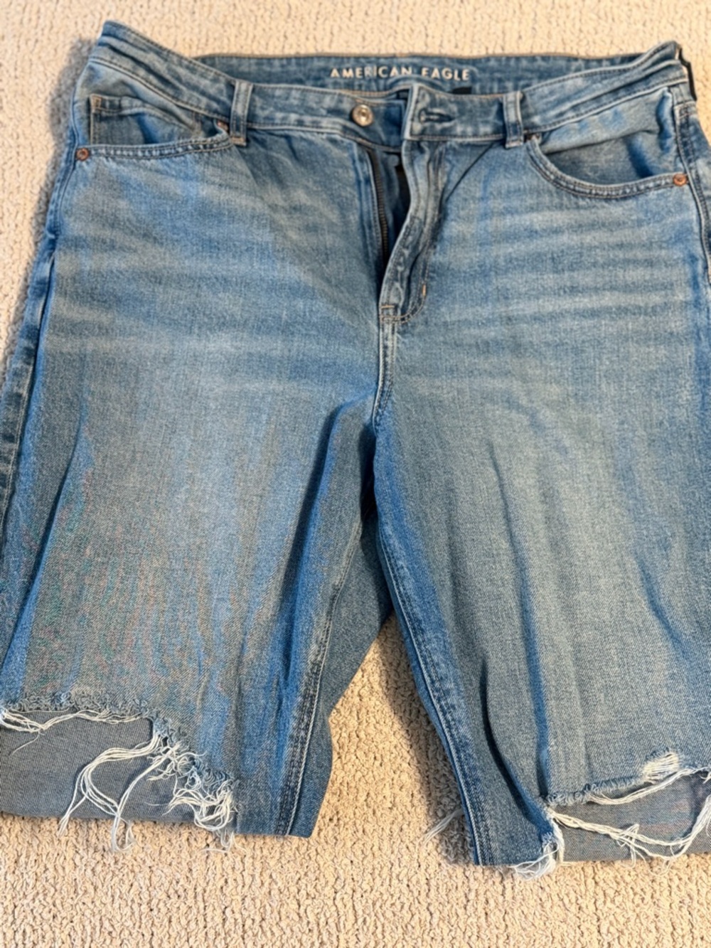 American Eagle Strigid Mom Jeans